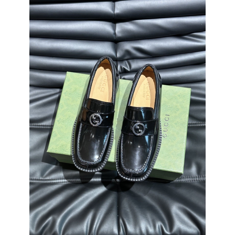 G*u*i leather shoes
